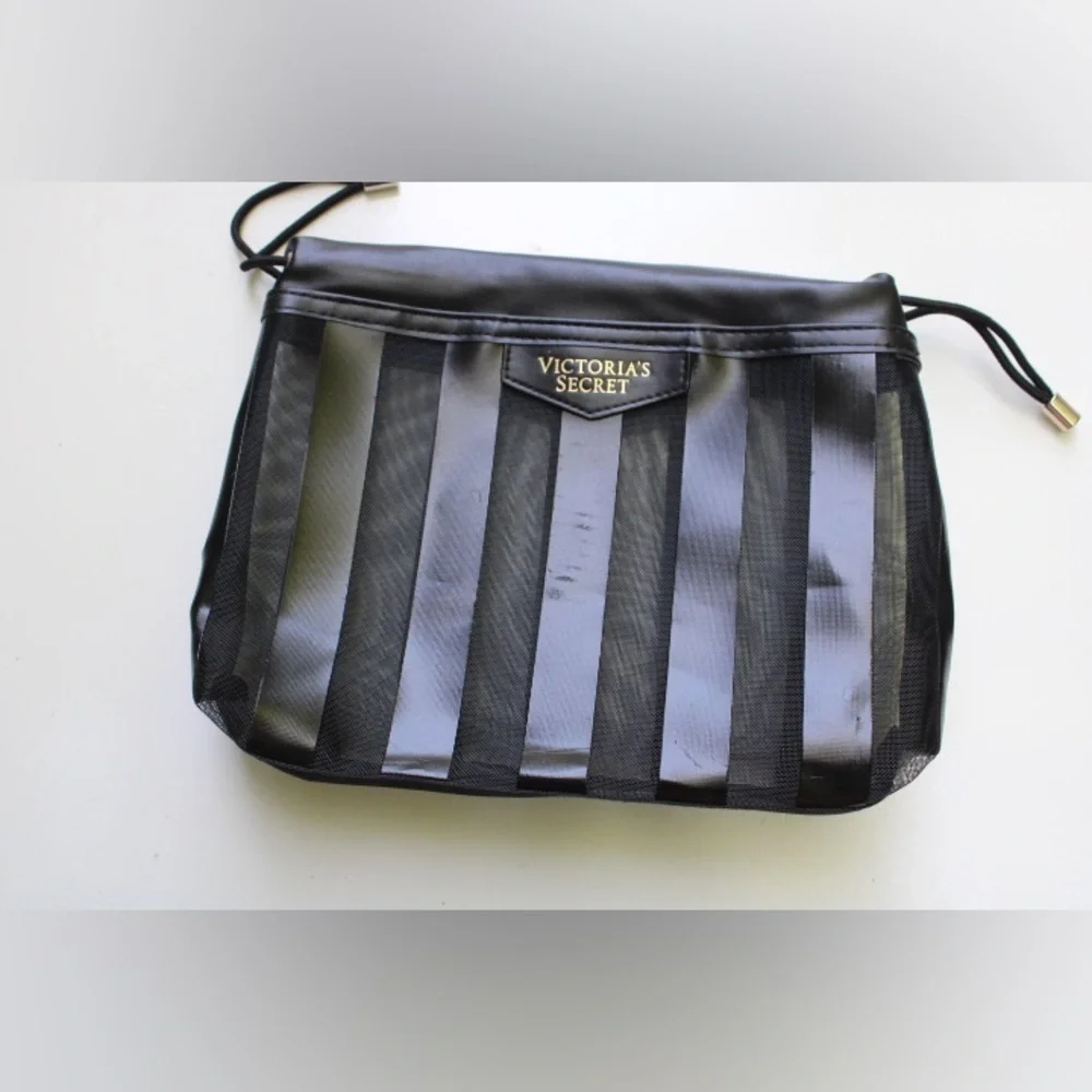 Victoria’s second cosmetics bag